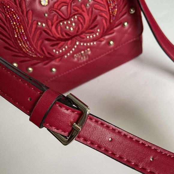 NWOT GUESS CHRISTMAS RED QUILTED CROSSBODY BEADED TOP HANDLE EMBROIDERED - Picture 10 of 11